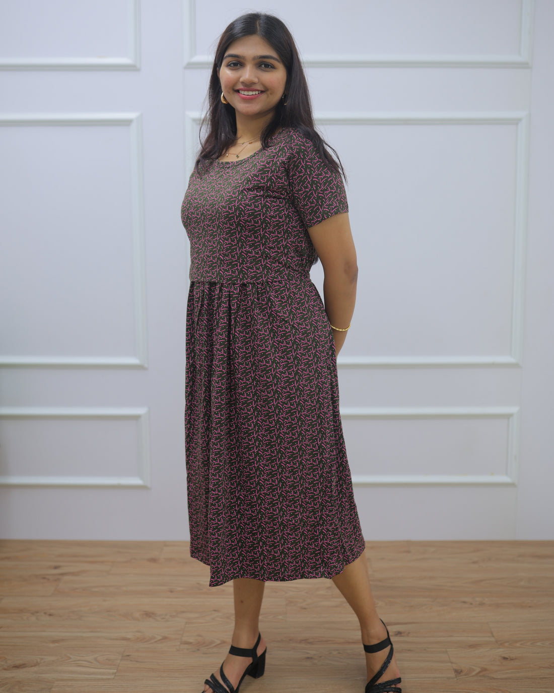 Aaradhya | Zipless Maternity Dress - Normal Sleeves | Calf Length