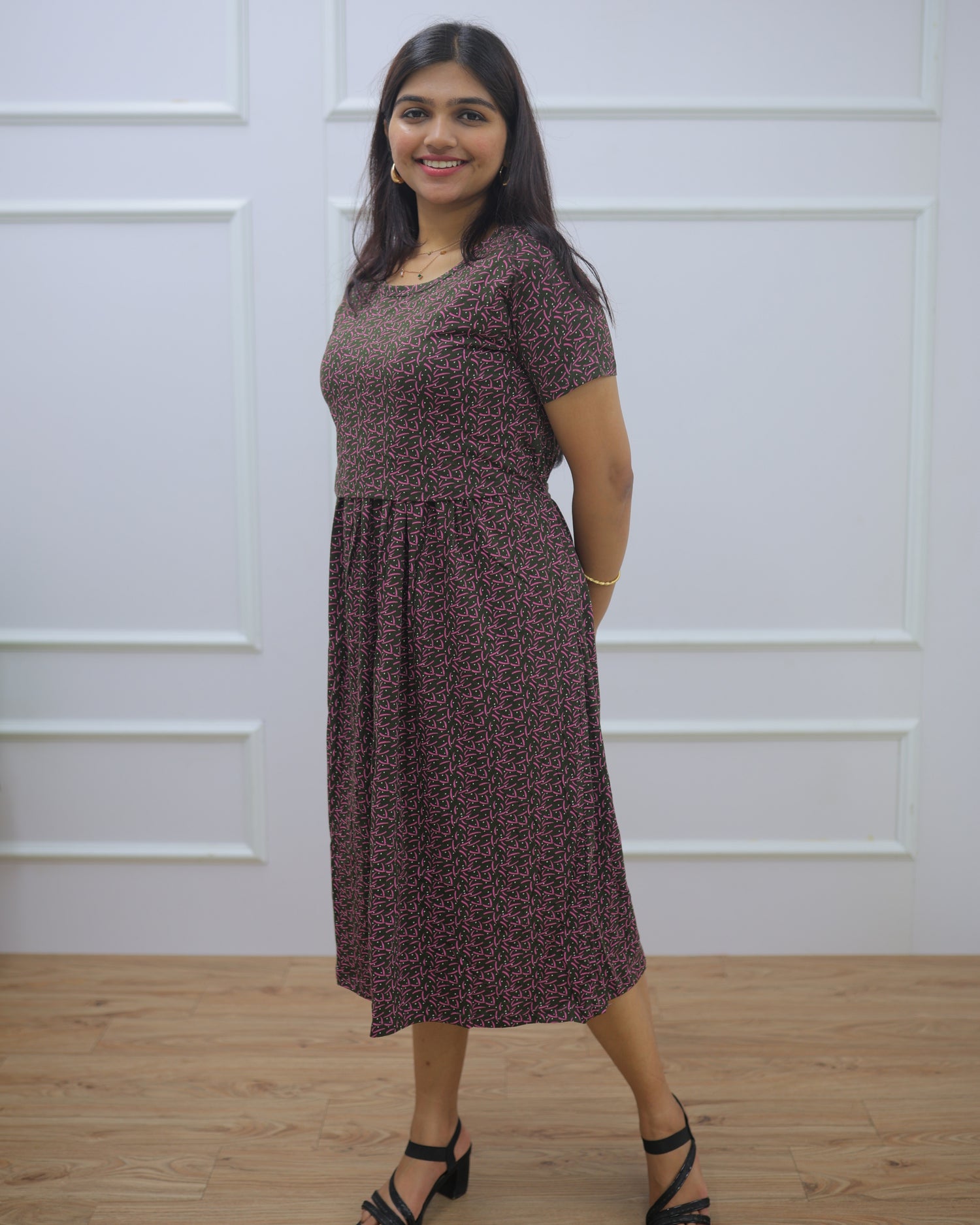 Aaradhya | Zipless Maternity Dress - Normal Sleeves | Calf Length